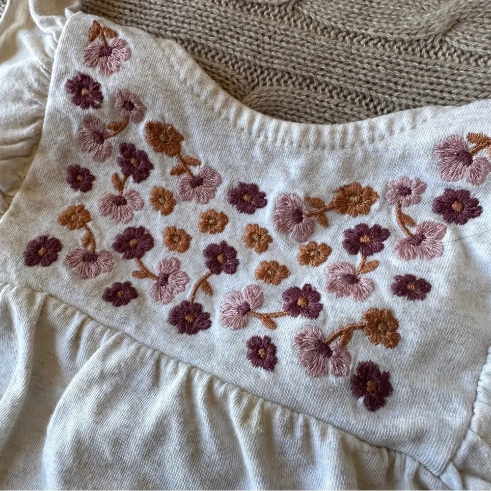 EUC Carter’s Baby Girl Long Sleeve Jumpsuit, Ivory Floral, 12 Months